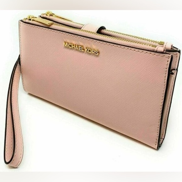 Michael Kors Handbags - MICHAEL KORS Jet Set Large
Leather Smartphone Wristlet Wallet